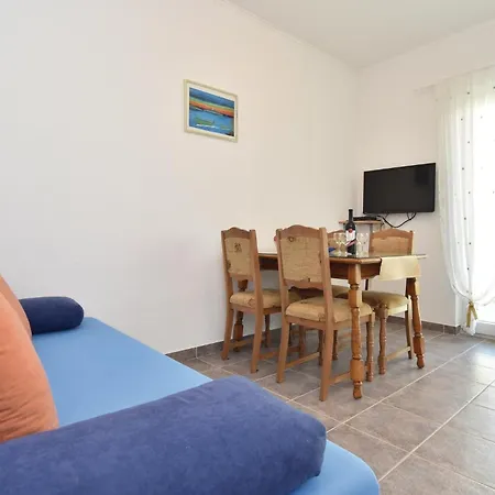 Two-Bedroom Apartment In Podstrana *