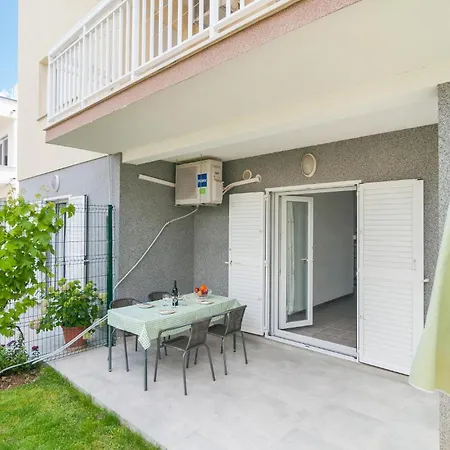 2 Bedroom Awesome In * Podstrana