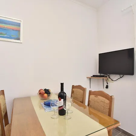 2 Bedroom Awesome In Podstrana